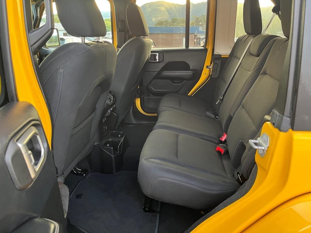 Jeep Wrangler photo 12