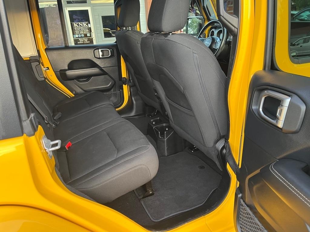 Jeep Wrangler photo 13