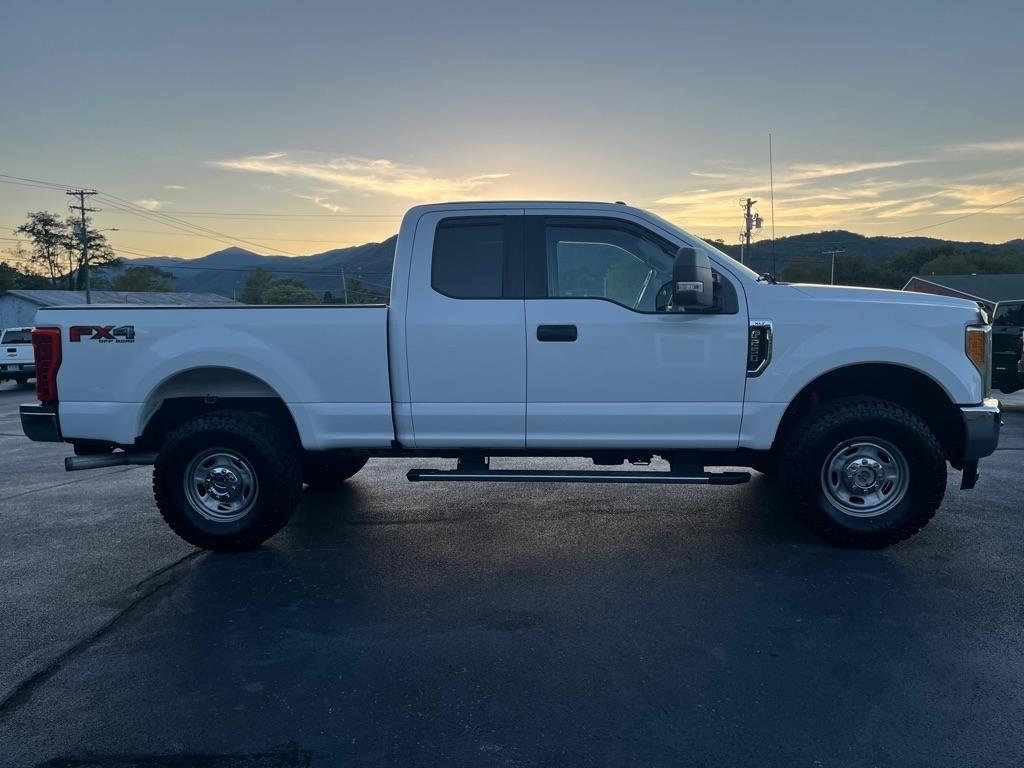 Ford F-250 photo 14