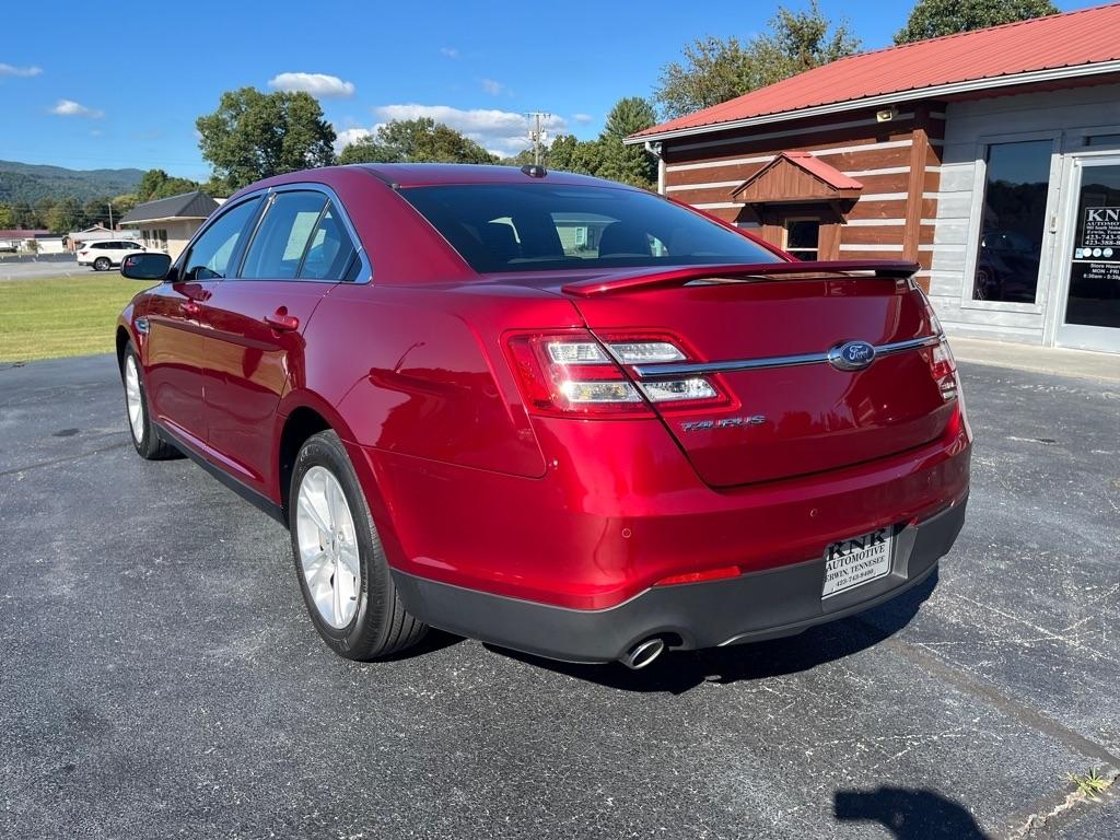 Ford Taurus photo 4