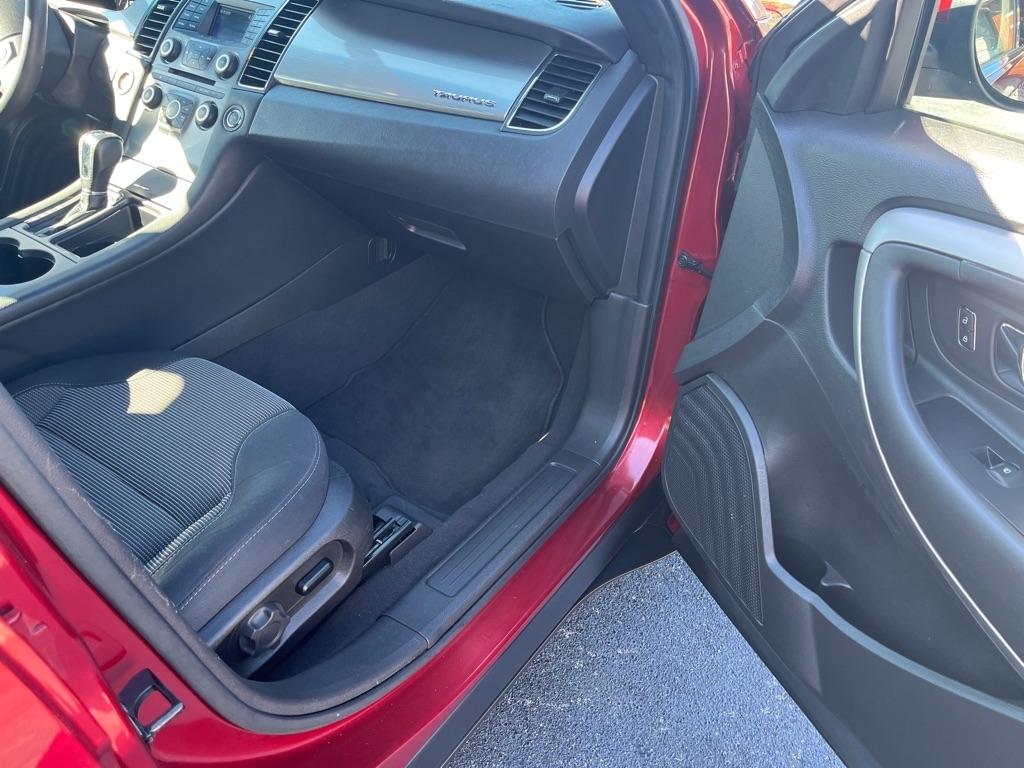 Ford Taurus photo 11