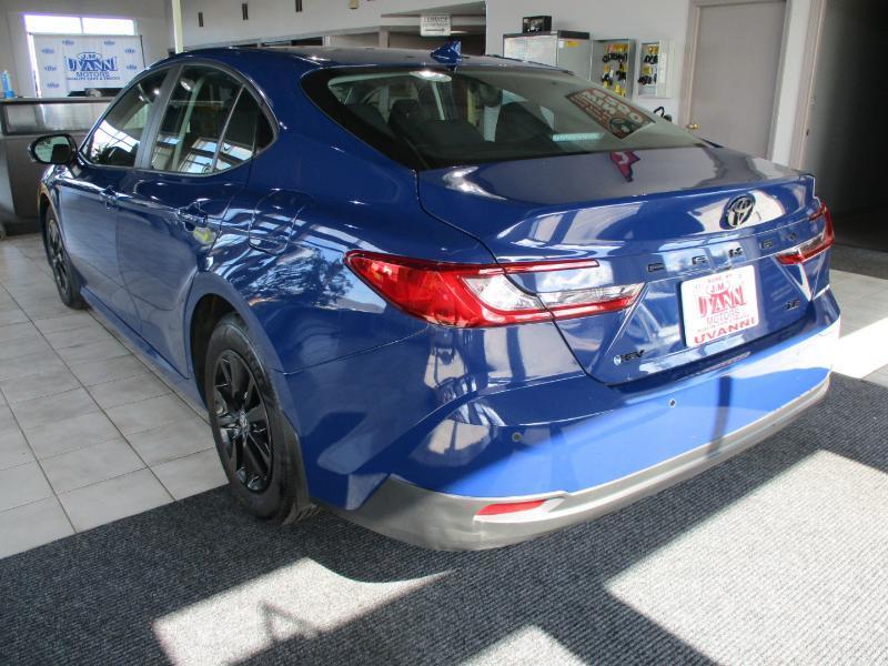 Toyota Camry Hybrid LE 2025