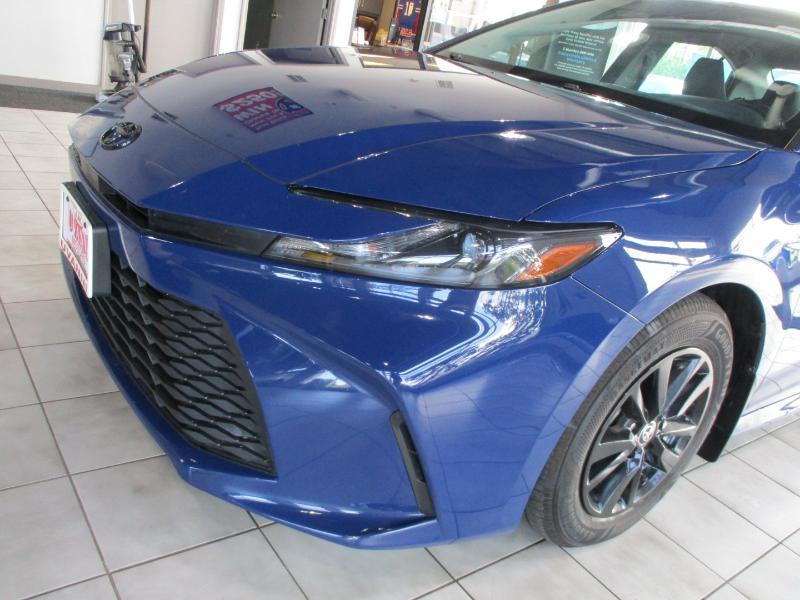 Toyota Camry Hybrid LE 2025