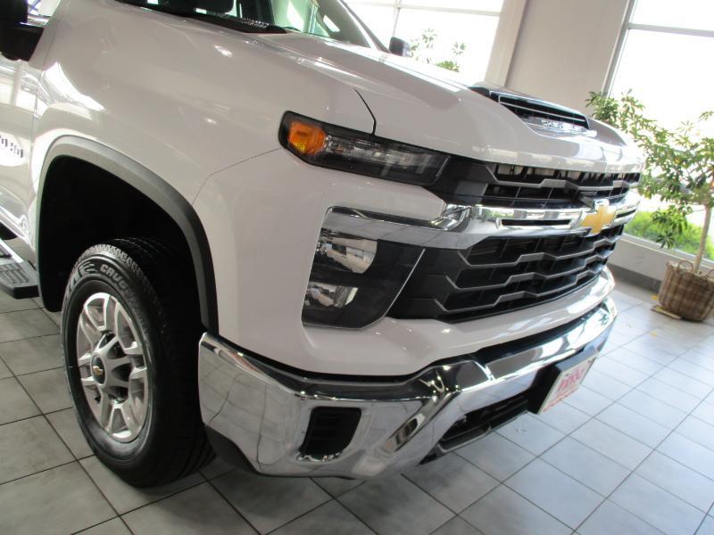 Chevrolet Silverado 2500HD LT Crew Cab Short Box 4WD 2024