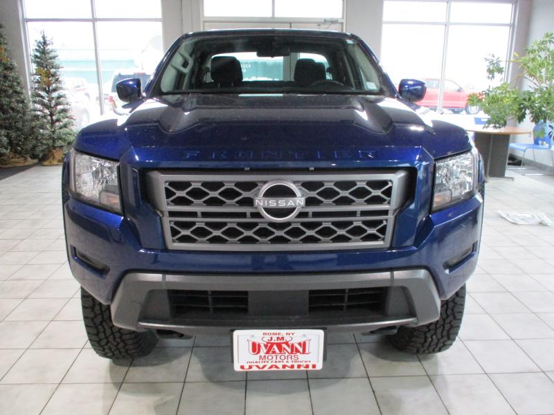 Nissan Frontier SV Crew Cab 4WD 2023