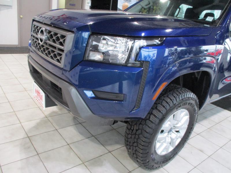 Nissan Frontier SV Crew Cab 4WD 2023