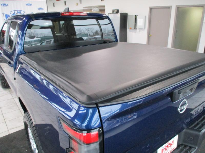 Nissan Frontier SV Crew Cab 4WD 2023