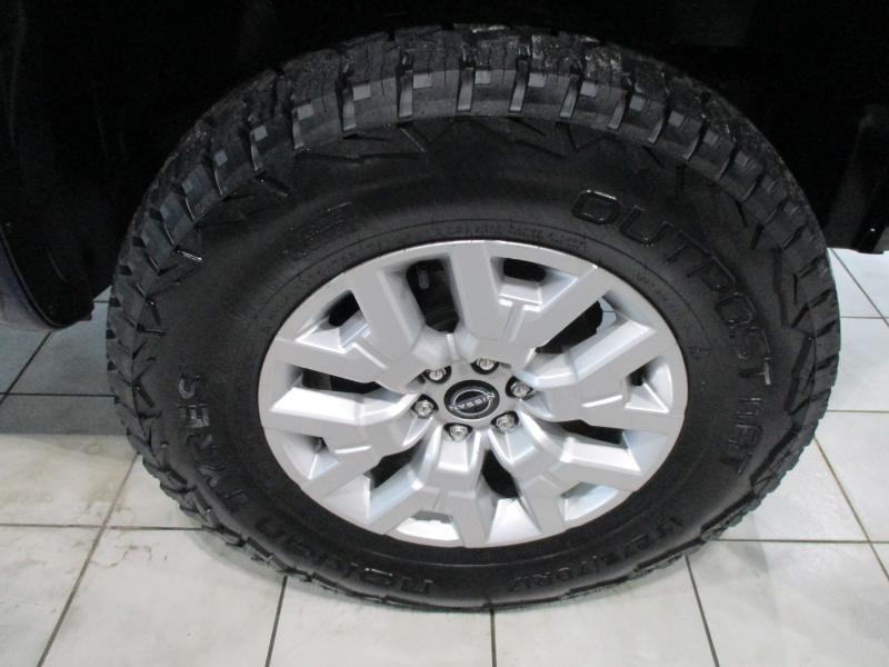 Nissan Frontier SV Crew Cab 4WD 2023