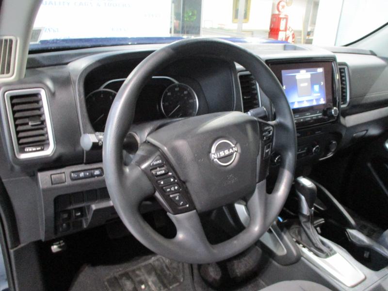 Nissan Frontier SV Crew Cab 4WD 2023