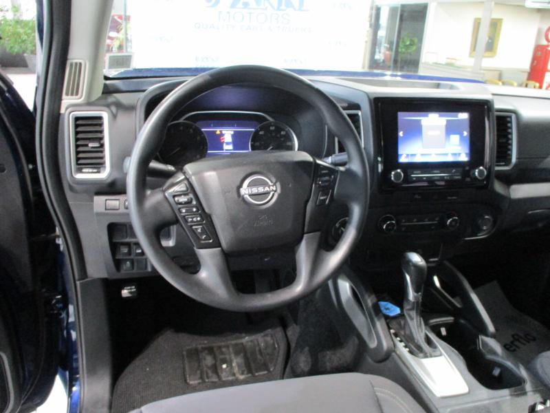Nissan Frontier SV Crew Cab 4WD 2023
