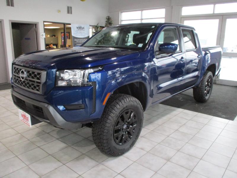 Nissan Frontier SV Crew Cab 4WD 2023