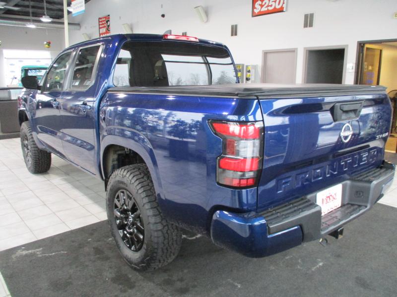 Nissan Frontier SV Crew Cab 4WD 2023