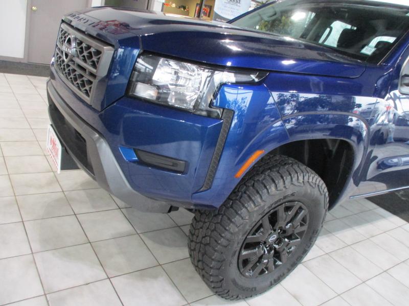 Nissan Frontier SV Crew Cab 4WD 2023