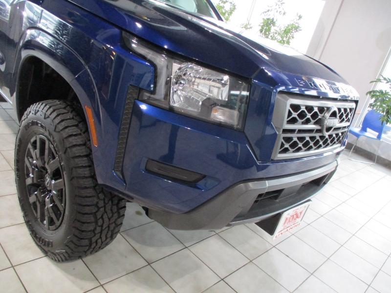 Nissan Frontier SV Crew Cab 4WD 2023