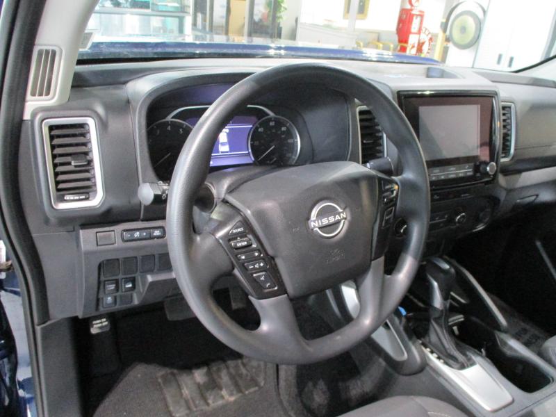 Nissan Frontier SV Crew Cab 4WD 2023