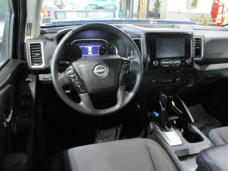 Nissan Frontier SV Crew Cab 4WD 2023