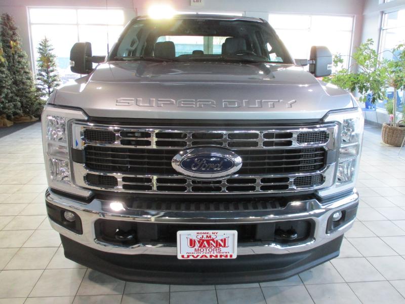 Ford F-250 SD XLT Crew Cab 4WD 2024