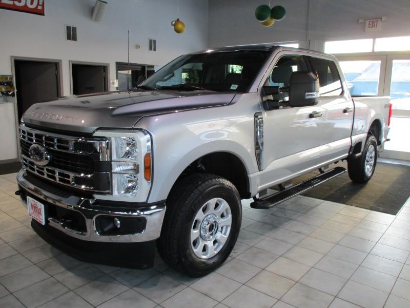 Ford F-250 SD XLT Crew Cab 4WD 2024