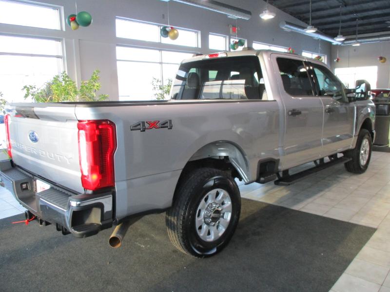 Ford F-250 SD XLT Crew Cab 4WD 2024