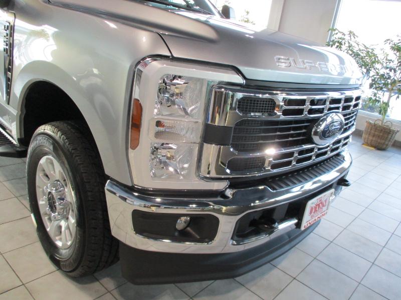 Ford F-250 SD XLT Crew Cab 4WD 2024