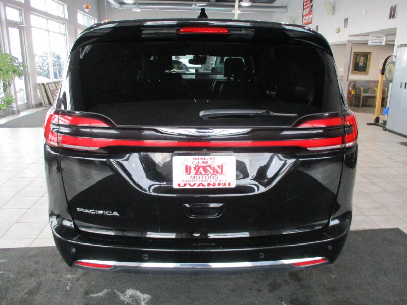 Chrysler Pacifica Limited FWD 2025