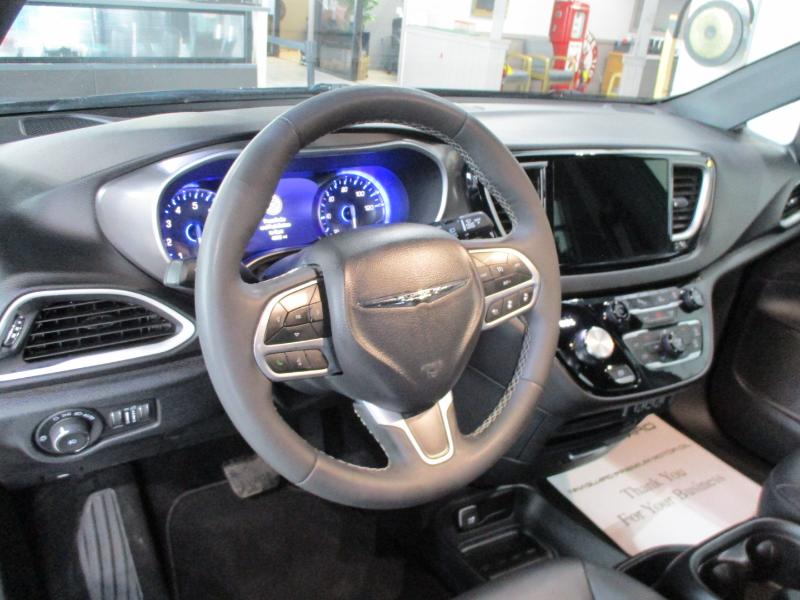 Chrysler Pacifica Limited FWD 2025