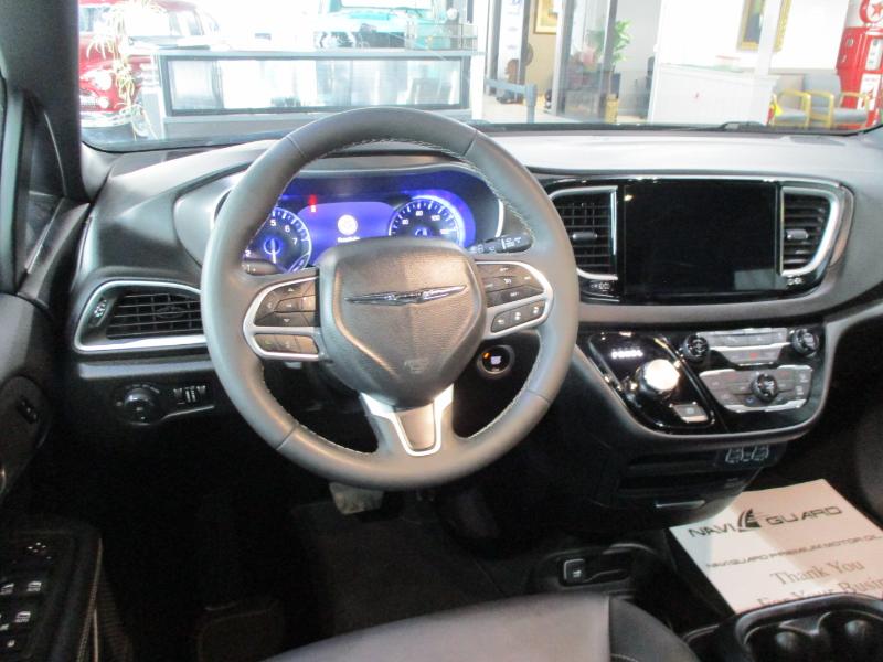 Chrysler Pacifica Limited FWD 2025