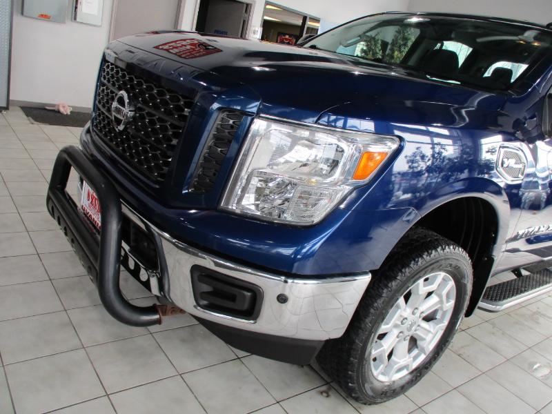 Nissan Titan XD SV Crew Cab 4WD 2019