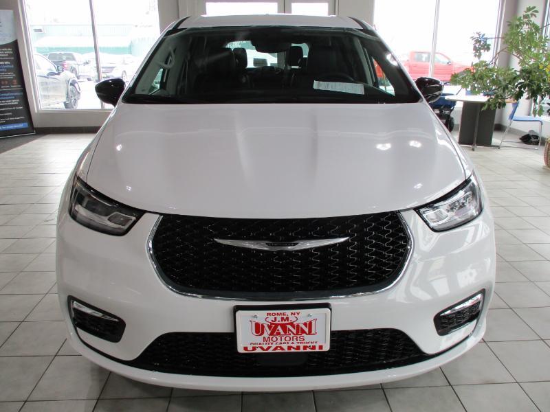 Chrysler Pacifica Touring L 2024