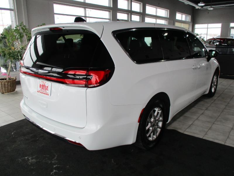 Chrysler Pacifica Touring L 2024