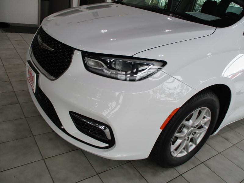 Chrysler Pacifica Touring L 2024