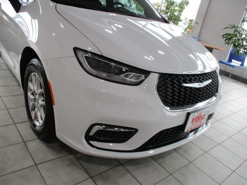 Chrysler Pacifica Touring L 2024