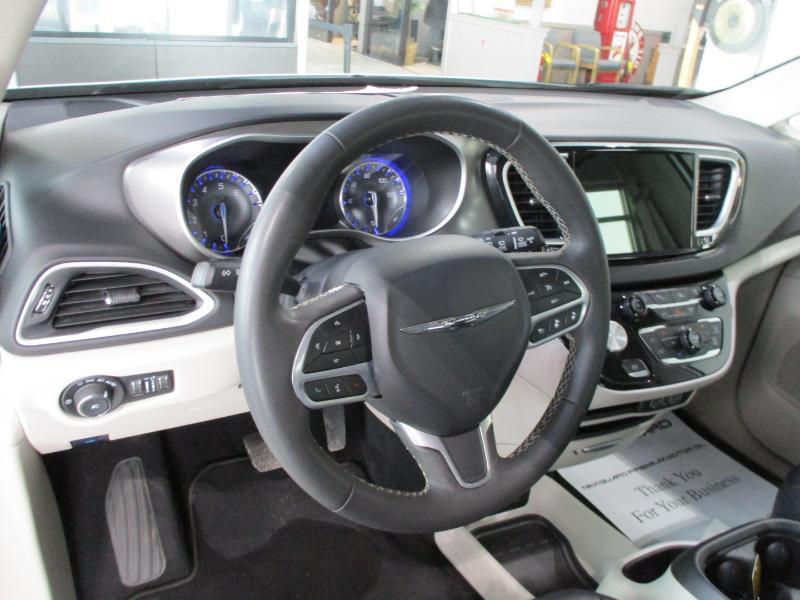 Chrysler Pacifica Touring L 2024