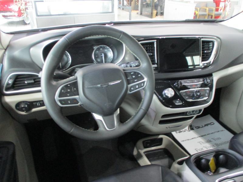 Chrysler Pacifica Touring L 2024