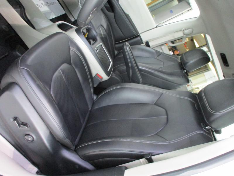 Chrysler Pacifica Touring L 2024