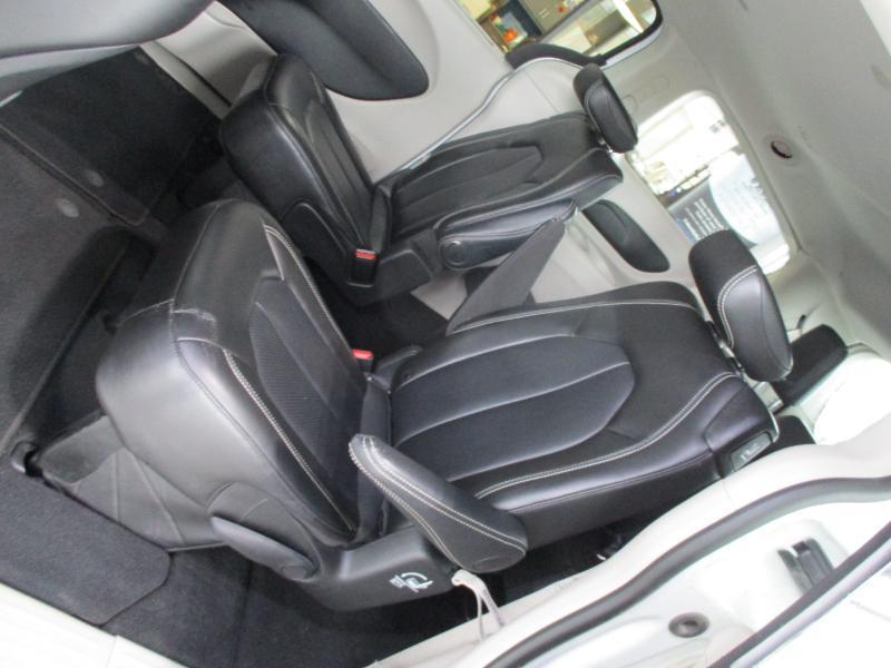 Chrysler Pacifica Touring L 2024