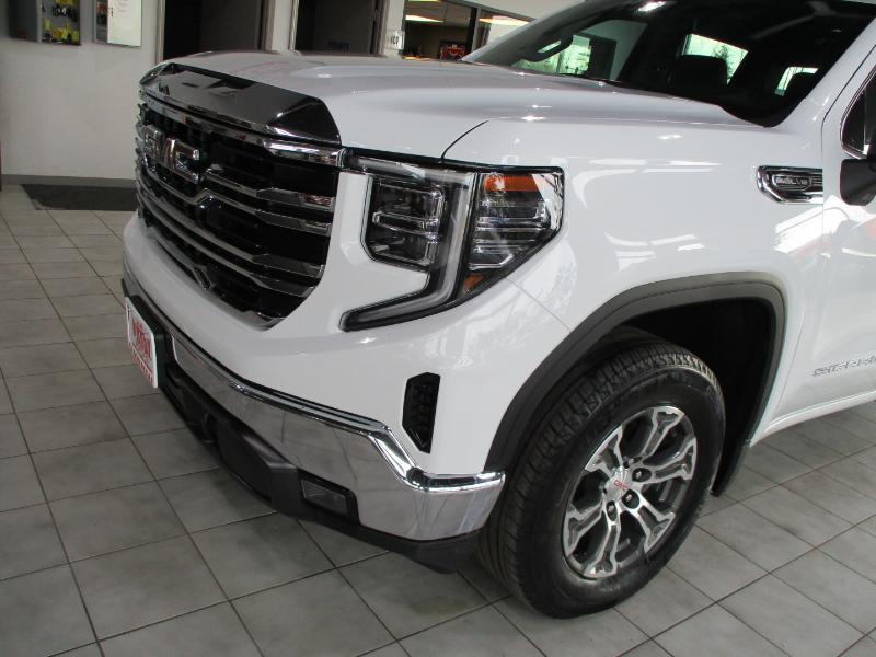 GMC Sierra 1500 SLT Crew Cab 4WD 2025