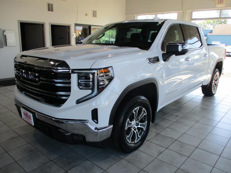 GMC Sierra 1500 SLT Crew Cab 4WD 2025