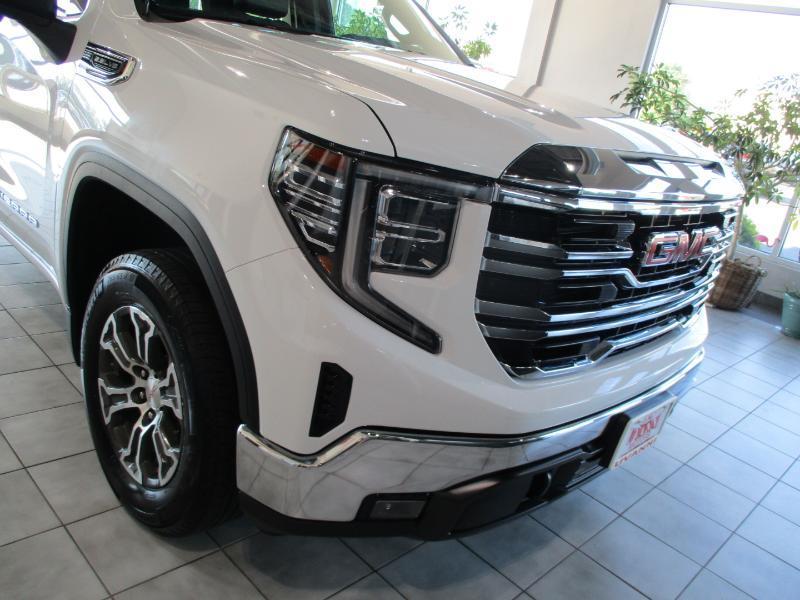 GMC Sierra 1500 SLT Crew Cab 4WD 2025