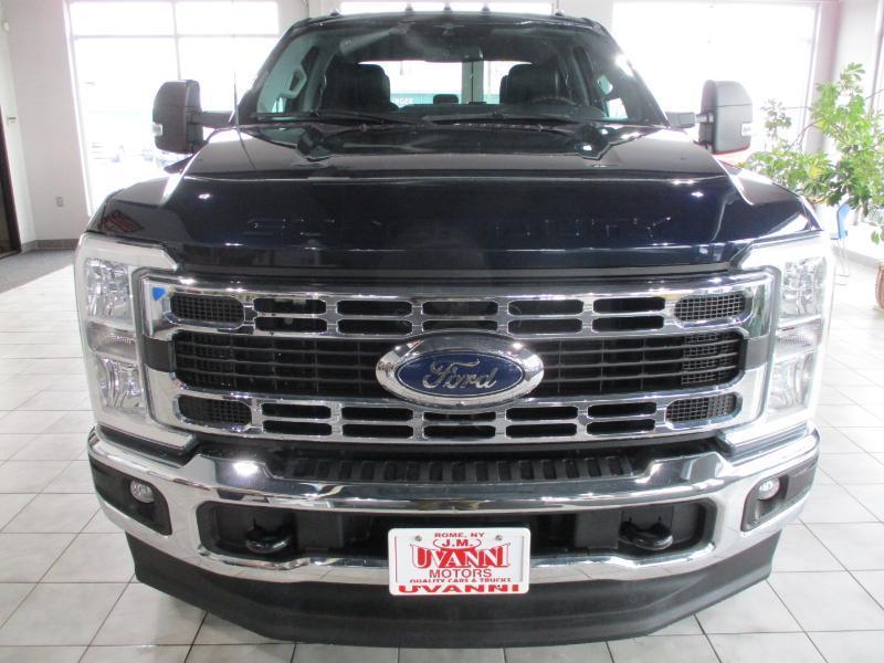 Ford F-250 SD XLT Crew Cab 4WD 2023