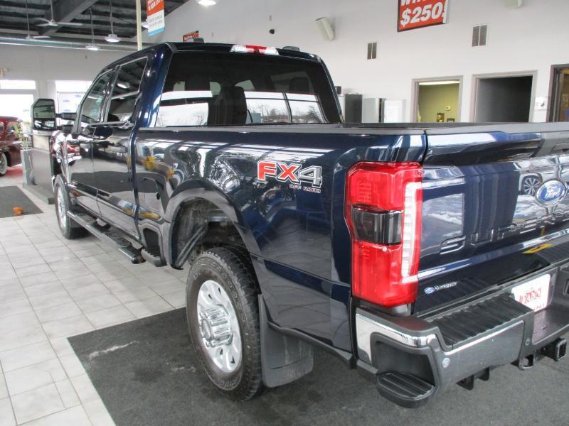 Ford F-250 SD XLT Crew Cab 4WD 2023