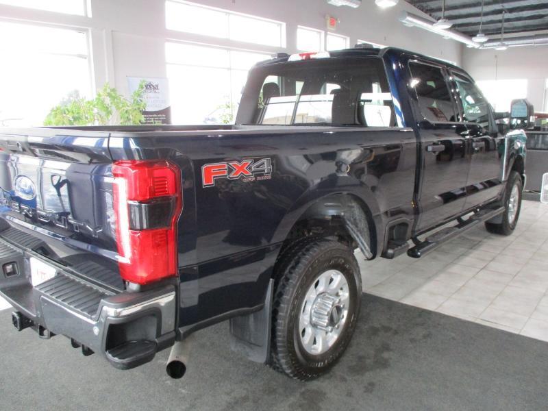 Ford F-250 SD XLT Crew Cab 4WD 2023