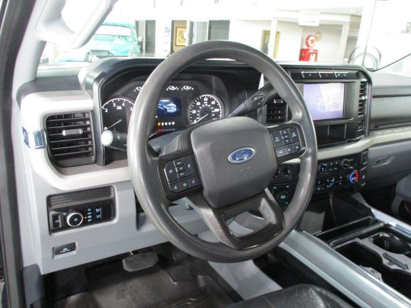 Ford F-250 SD XLT Crew Cab 4WD 2023