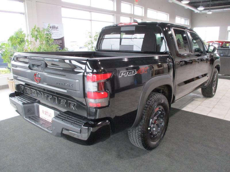 Nissan Frontier PRO-4X Crew Cab 4WD 2026