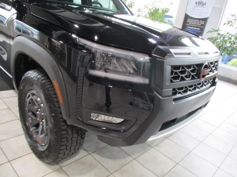 Nissan Frontier PRO-4X Crew Cab 4WD 2026