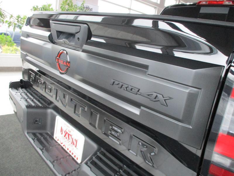 Nissan Frontier PRO-4X Crew Cab 4WD 2026