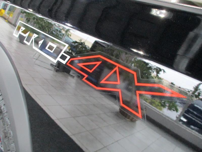 Nissan Frontier PRO-4X Crew Cab 4WD 2026