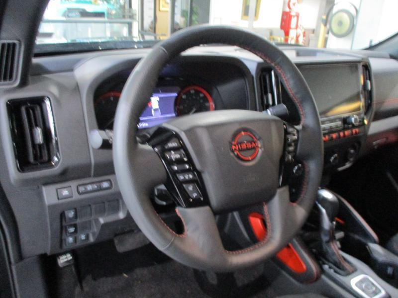 Nissan Frontier PRO-4X Crew Cab 4WD 2026