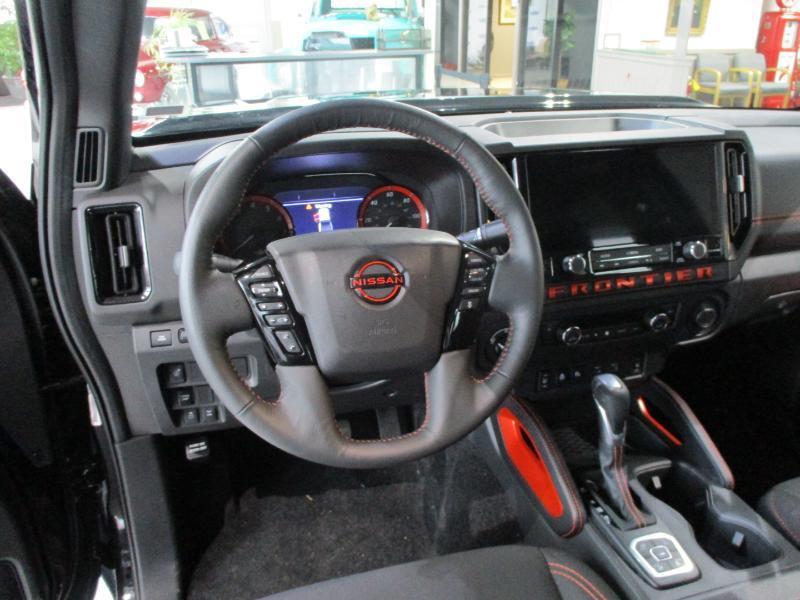 Nissan Frontier PRO-4X Crew Cab 4WD 2026