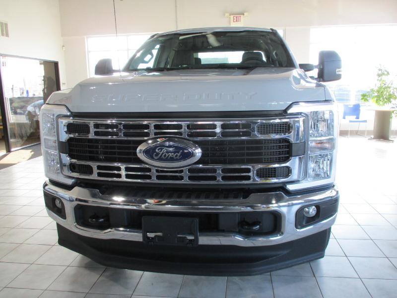 Ford F-250 SD XLT Crew Cab 4WD 2025